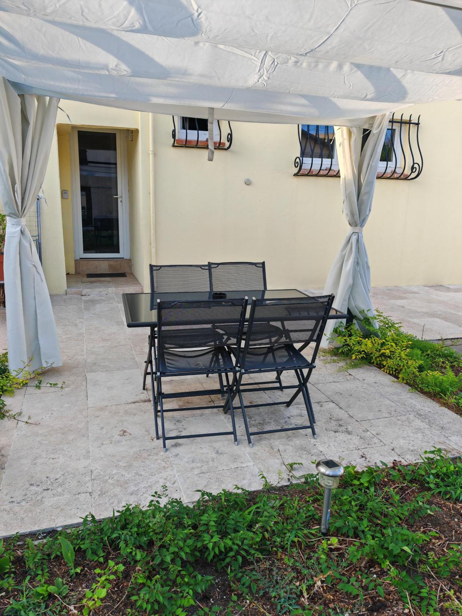 Appartement Climatise Golfe-Juan Plage Vallauris Quarto foto